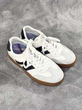 Somiliss I'm Your Everyday Sneakers White Black Gum Sole Size 6.5